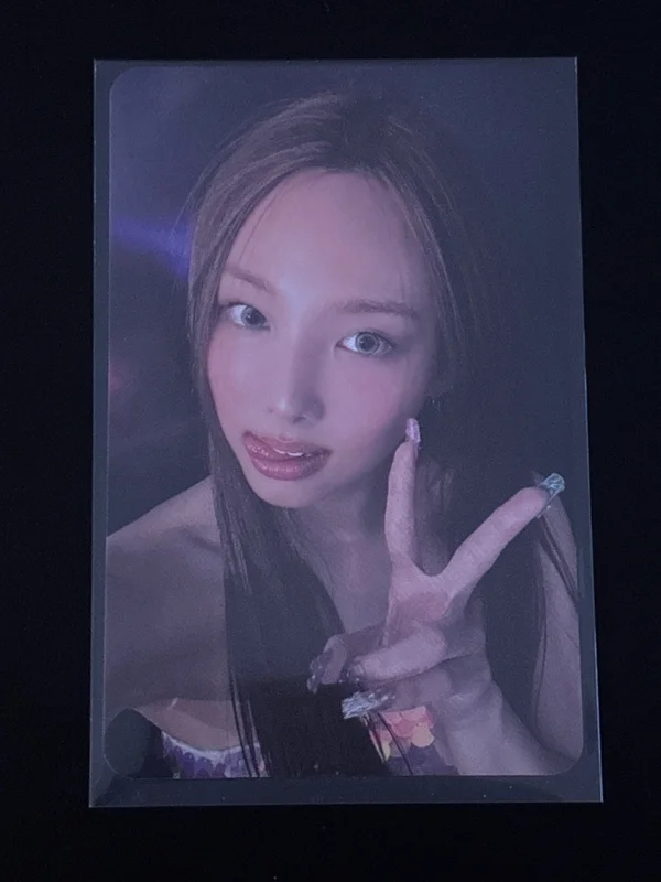 NA (NAYEON)