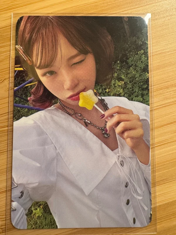 LE SSERAFIM 2025 SEASON'S GREETINGS