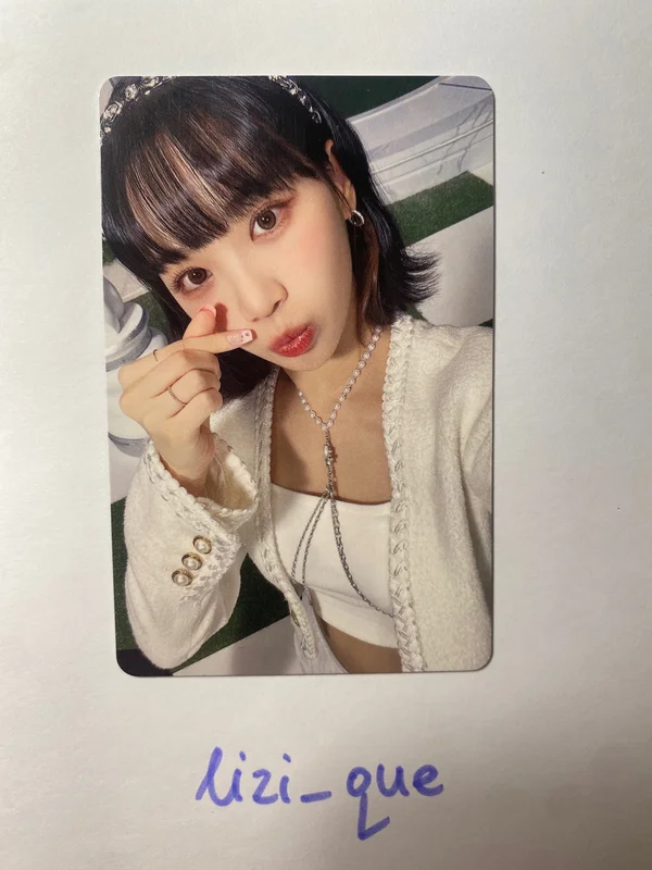 FEARLESS (Japanese ver.) PHOTO CARD chaewon