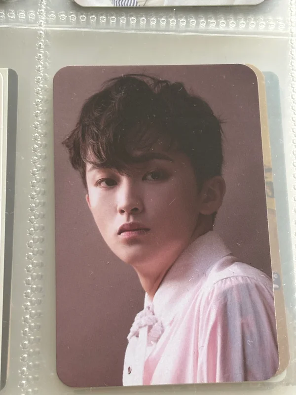 2019 SM ARTIST + PANTONE PASSPORT WALLET