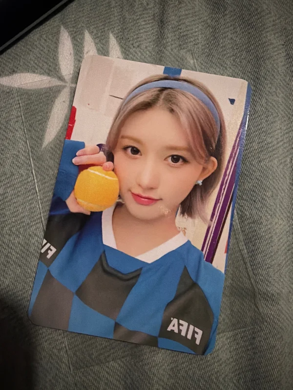 2023 SEASON'S GREETINGS : READY, GET SET, IVE!