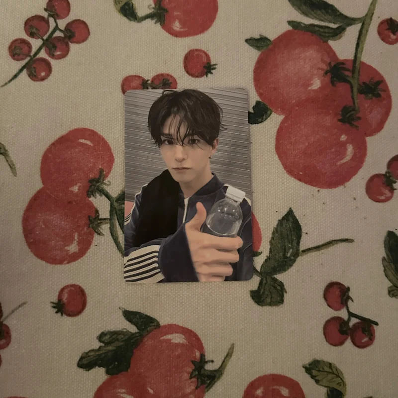 TREASURE 2025 SEASONS GREETINGS TEAM TOWEL