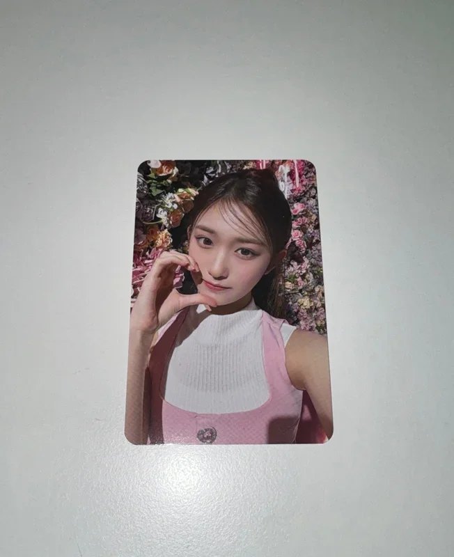 IVE THE FIRST FAN CONCERT The Prom Queens RANDOM PHOTOCARD PACK