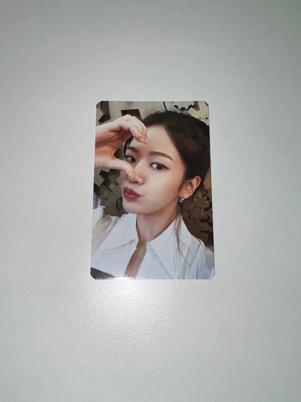 IVE THE FIRST FAN CONCERT The Prom Queens RANDOM PHOTOCARD PACK