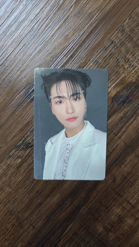 THE WORLD EP.1 : MOVEMENT DIGIPAK VER. hello82