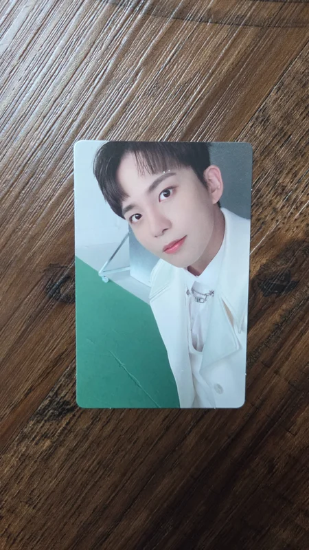THE WORLD EP.1 : MOVEMENT DIGIPAK VER. hello82