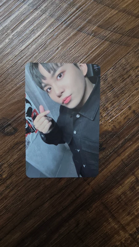THE WORLD EP.1 : MOVEMENT DIGIPAK VER. hello82