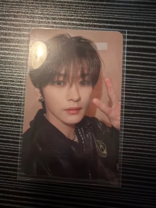 Double Sided Stray Kids Lee Know (5-STAR)