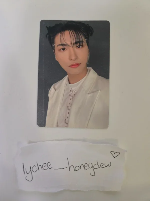 THE WORLD EP.1 : MOVEMENT DIGIPAK VER. hello82