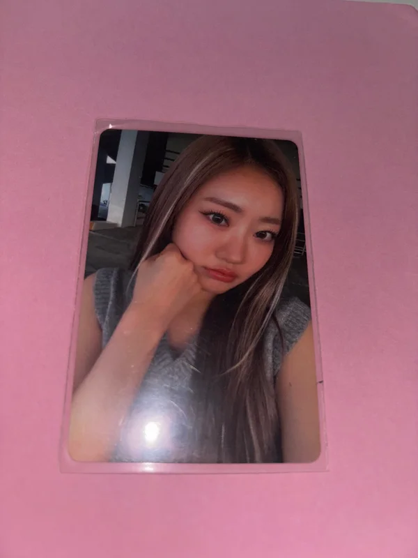 Julie (KISS OF LIFE) BROADCAST Photocard Midas Touch