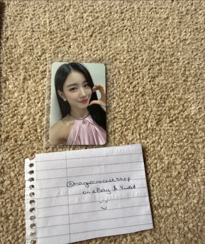 QUEENDOM PUZZLE POP-UP STORE RANDOM PHOTOCARD SET