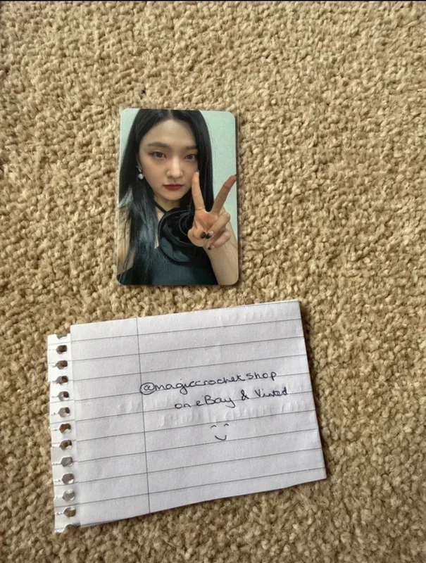 QUEENDOM PUZZLE POP-UP STORE RANDOM PHOTOCARD SET