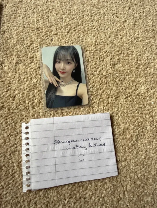 QUEENDOM PUZZLE POP-UP STORE RANDOM PHOTOCARD SET