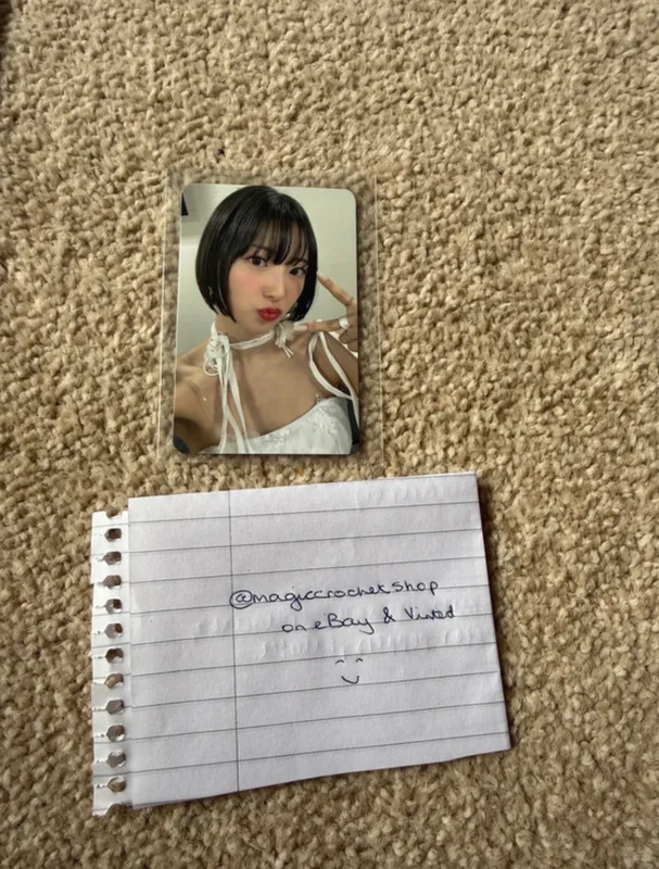 QUEENDOM PUZZLE POP-UP STORE RANDOM PHOTOCARD SET