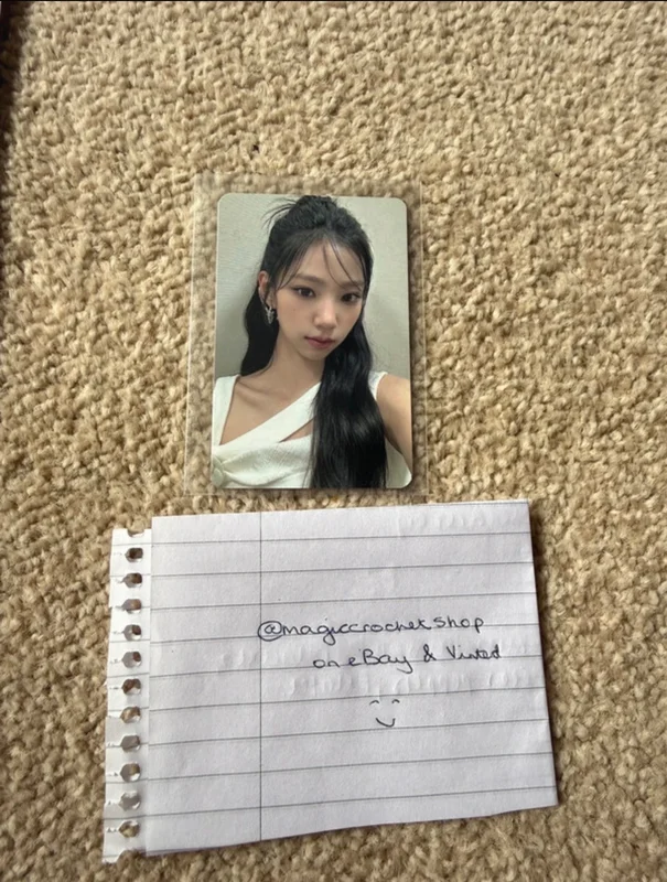 QUEENDOM PUZZLE POP-UP STORE RANDOM PHOTOCARD SET