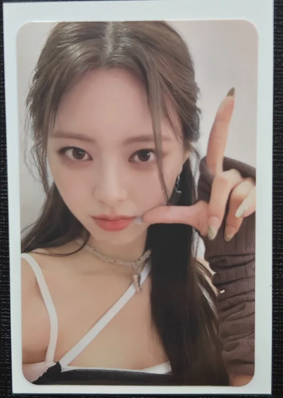 ITZY Yuna CHESHIRE LIMITED EDITION