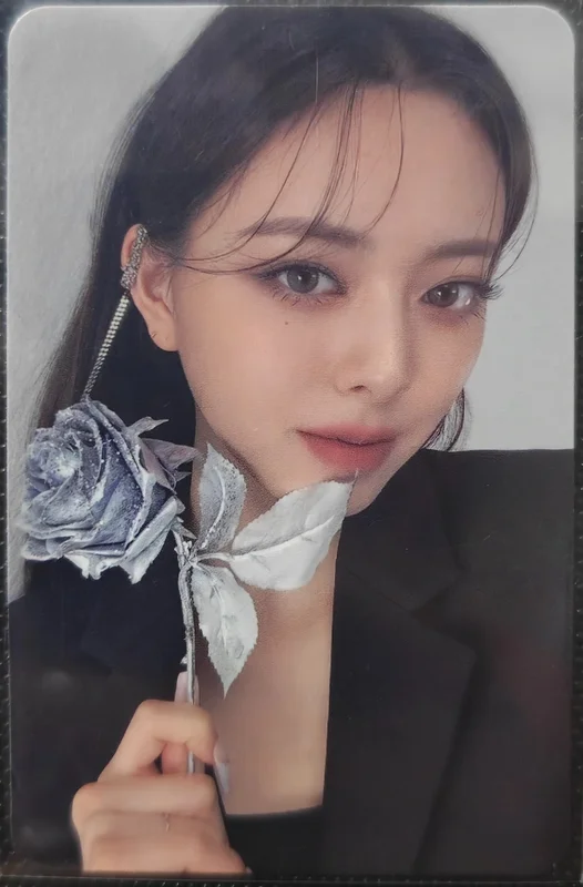 ITZY YUNA CHECKMATE PHOTOCARD