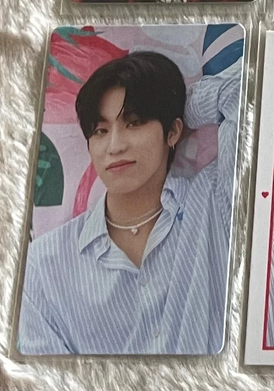 TREASURE 2nd ANNIVERSARY MAGAZINE RANDOM PHOTO CARD SET