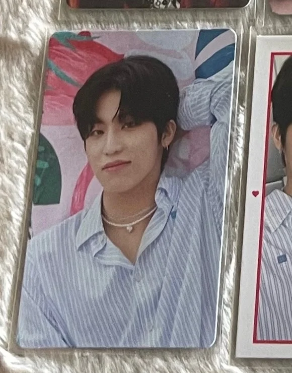 TREASURE 2nd ANNIVERSARY MAGAZINE RANDOM PHOTO CARD SET