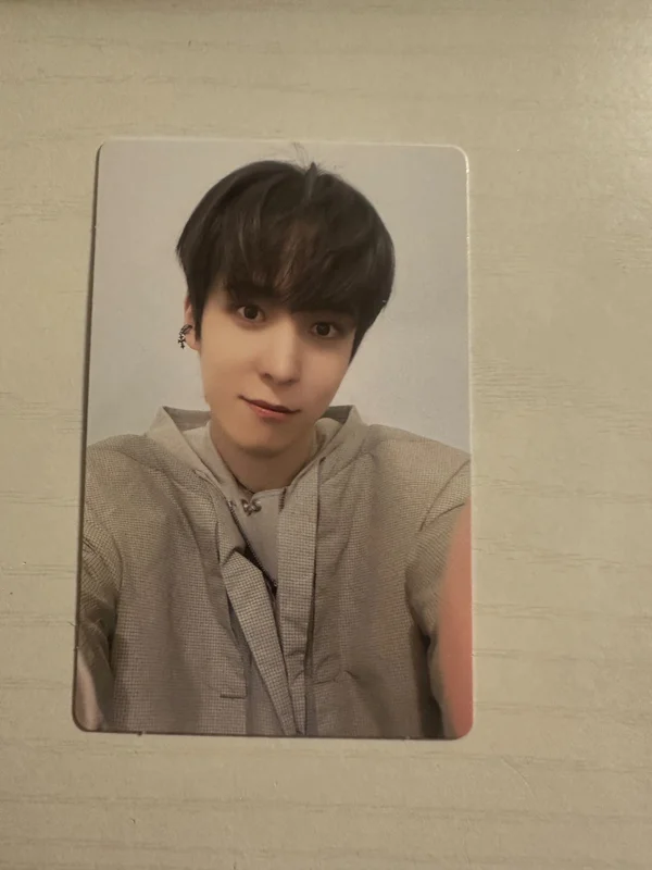 GOLDEN HOUR : Part.1 hello82