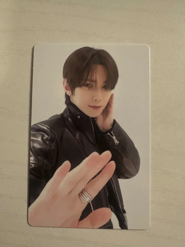 GOLDEN HOUR : Part.1 US Exclusive