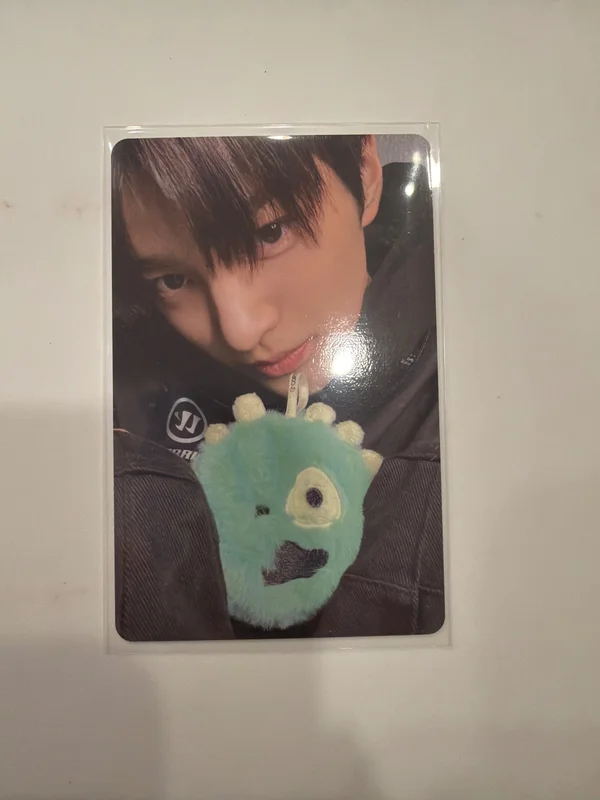 COLOR OUTSIDE THE LINES CORTIS Ball ver.