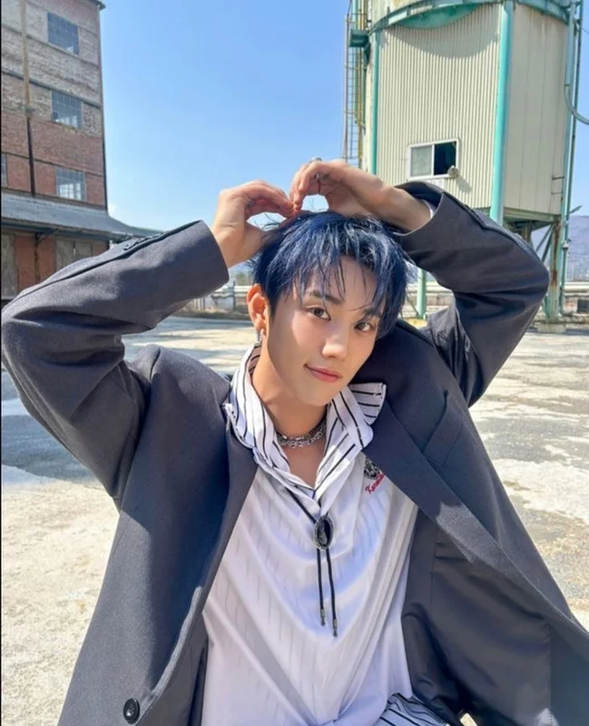 ATEEZ SAN 'THE WORLD EP.FIN : WILL hello82' Photocard | Sold by