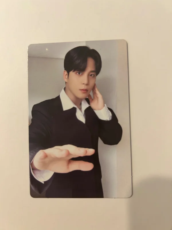 Golden hour: part 1 US Exklusive Spy version