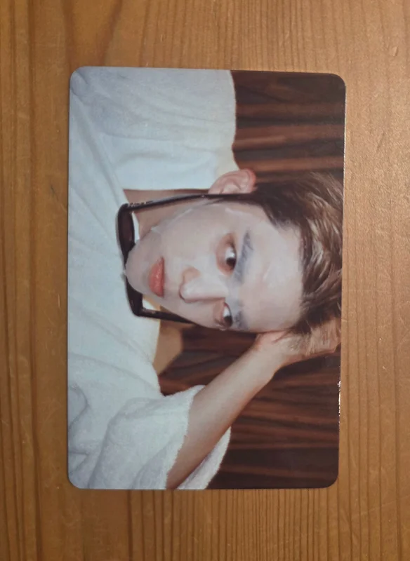 HYPE VIBES POP-UP TURN-AROUND PHOTOCARD FRAME