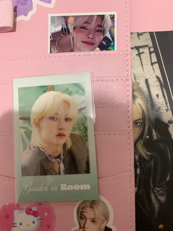 Felix SEASON'S GREETINGS Room,mates 2022