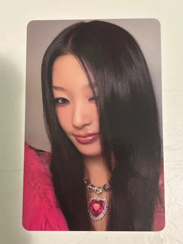 BEAUTIFUL CHAOS POP-UP STORE RANDOM TRADING CARD