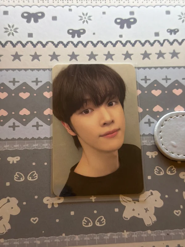 SMTOWN LIVE 2022 : SMCU EXPRESS HUMAN CITY SUWON INVITATION + BADGE SET
