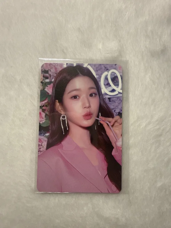 IVE THE FIRST FAN CONCERT The Prom Queens RANDOM PHOTOCARD PACK