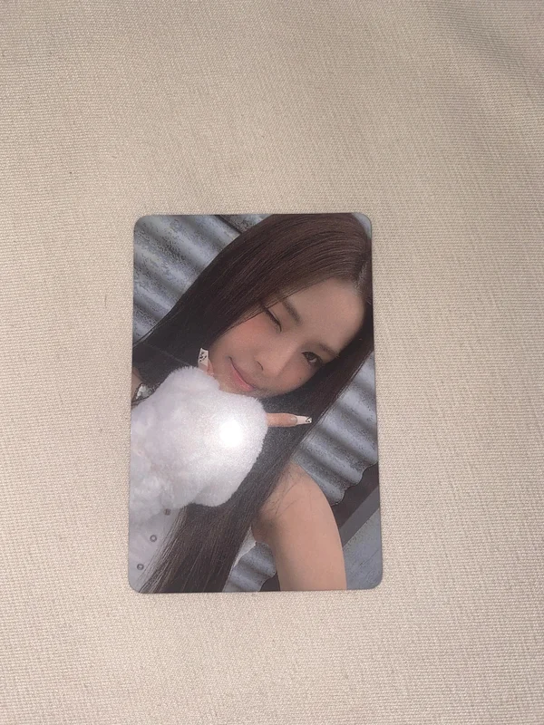 izna mai trading card