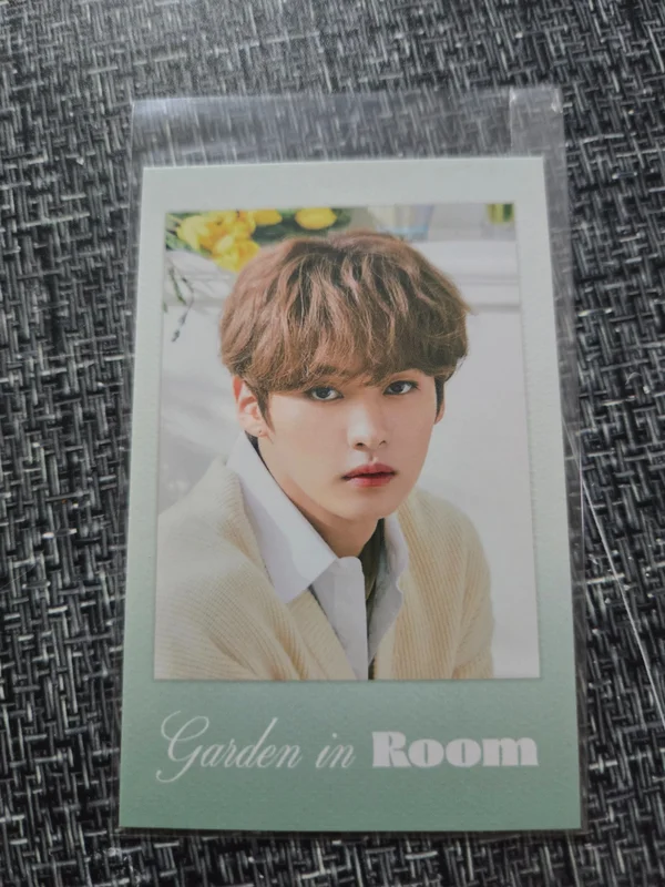 2022 SEASON'S GREETINGS Room,mates