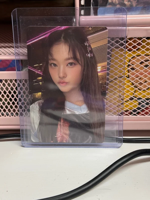 Haerin - Get Up Weverse Album Version near mint