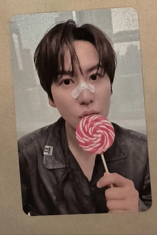 Kyuhyun ValentineKYU Valentine lollipop candy photocard