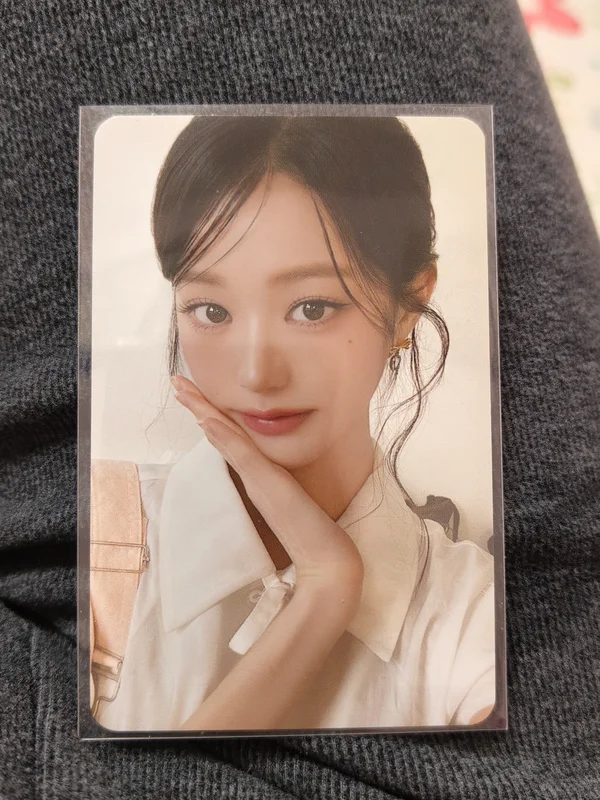 2025 SEASON'S GREETINGS [Colorful Days with IVE]