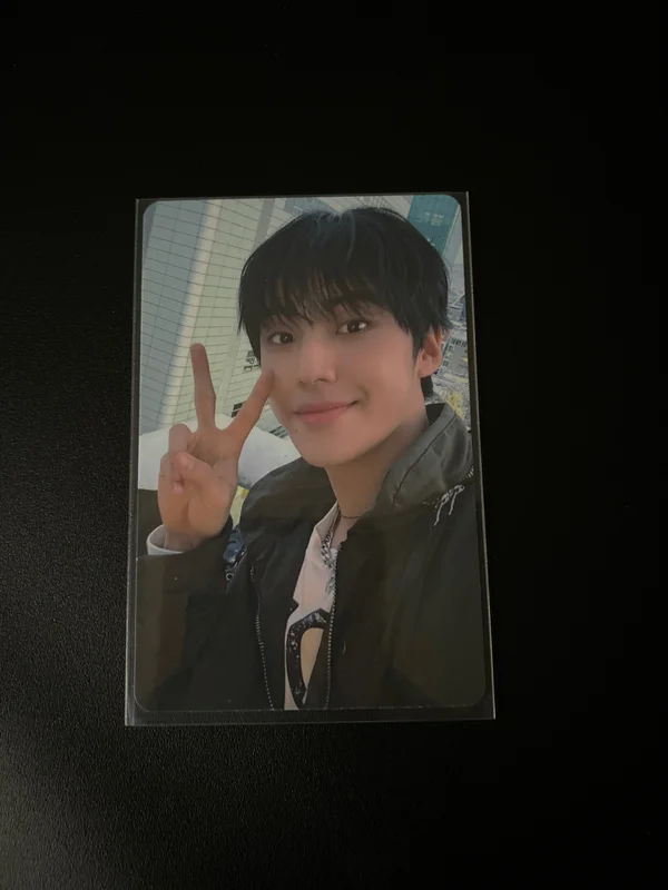 Y Showcase Photocard Set