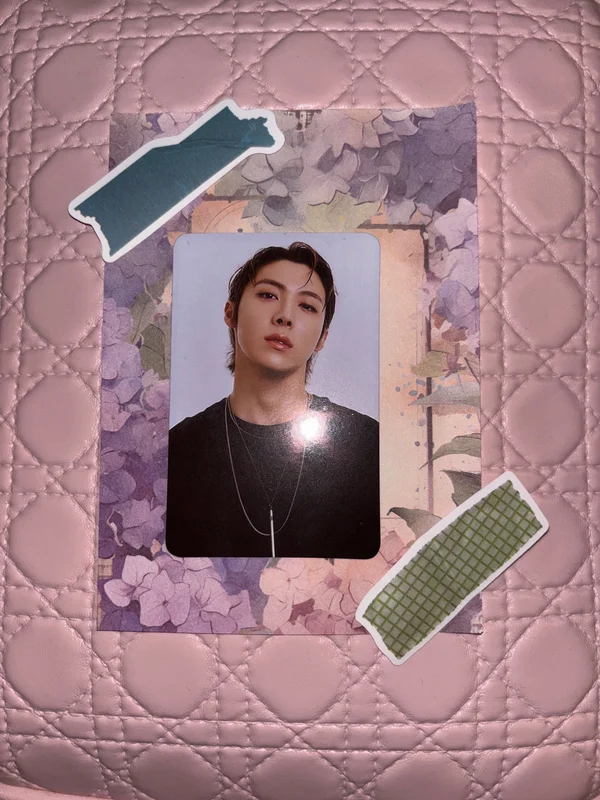 FAMOUS POP-UP RANDOM TRADING PHOTO CARD