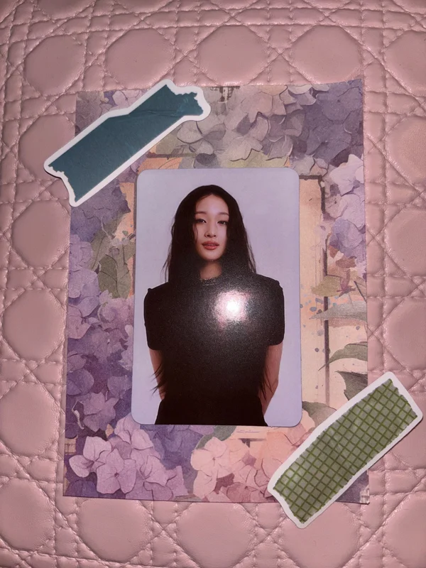 FAMOUS POP-UP RANDOM TRADING PHOTO CARD