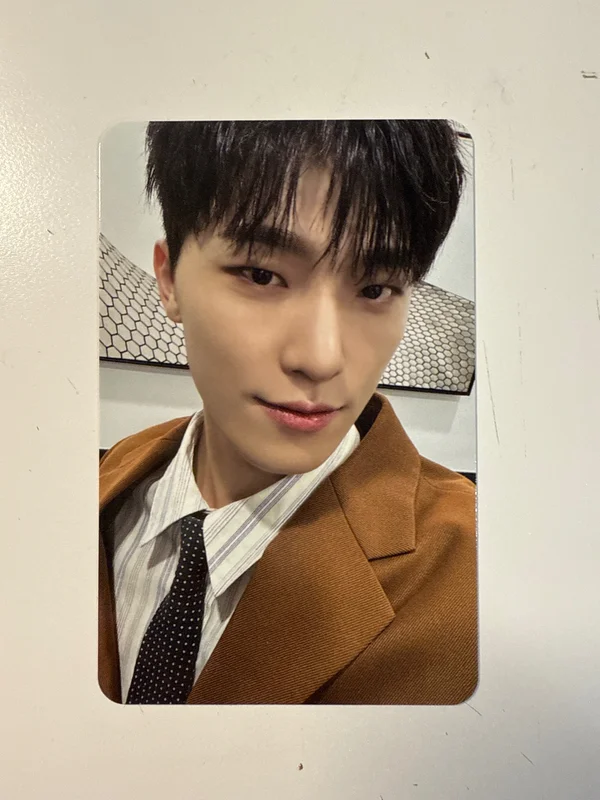 DINO - SPILL THE FEELS CARAT Ver.