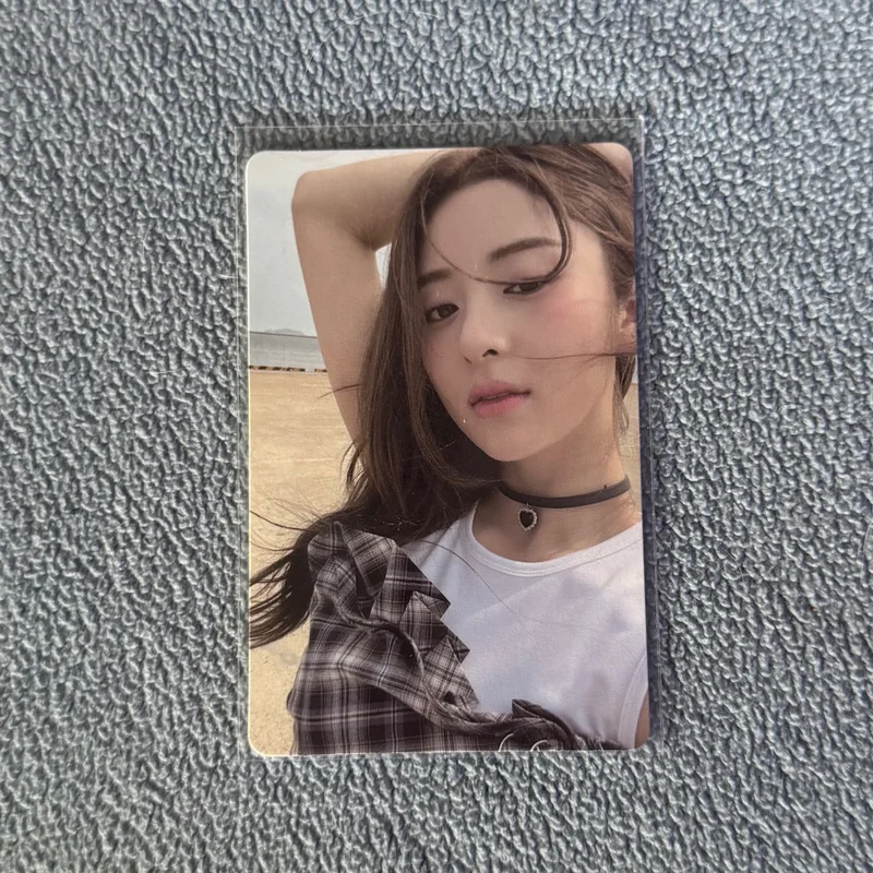 ANTIFRAGILE COMPACT Ver. Huh Yunjin