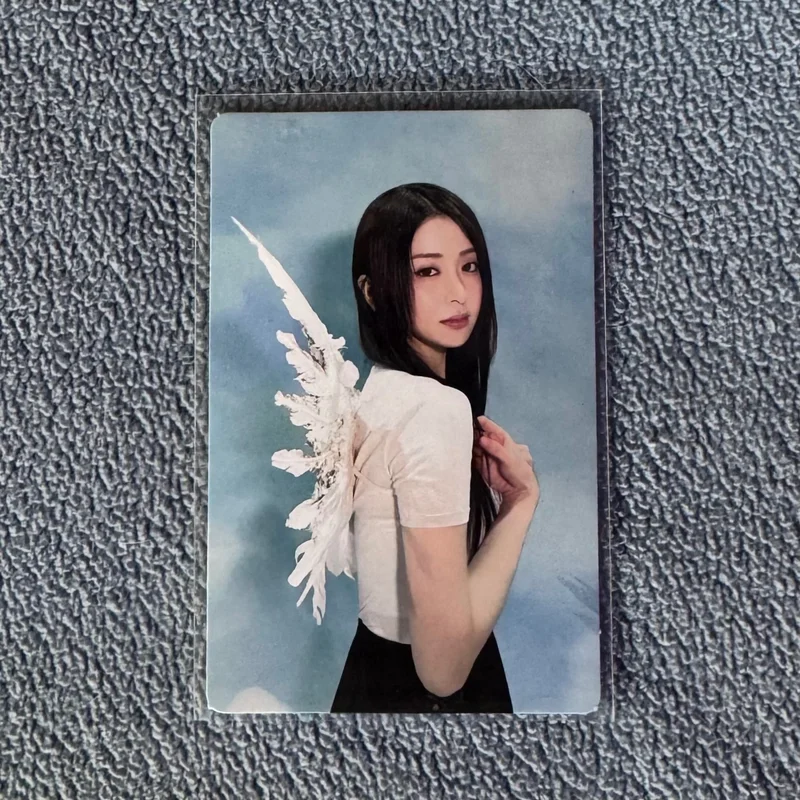 UNFORGIVEN BLOODY ROSE ver. Huh Yunjin