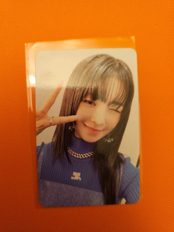 IVE REI 'Ive Love Dive Ver. 2' Photocard | Sold by nae_kkumkkwo