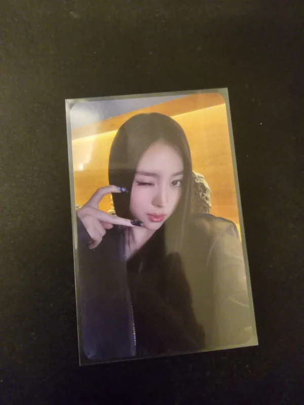 MY EYES OPEN VVIDE OFFICIAL POP-UP RANDOM TRADING PHOTOCARD
