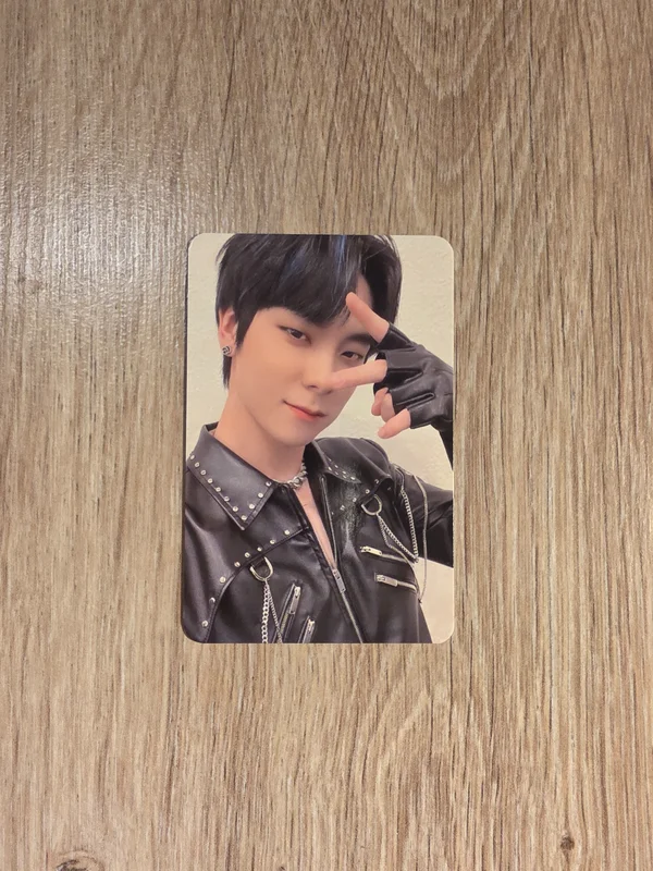 LOVE ME LIKE MAKESTAR