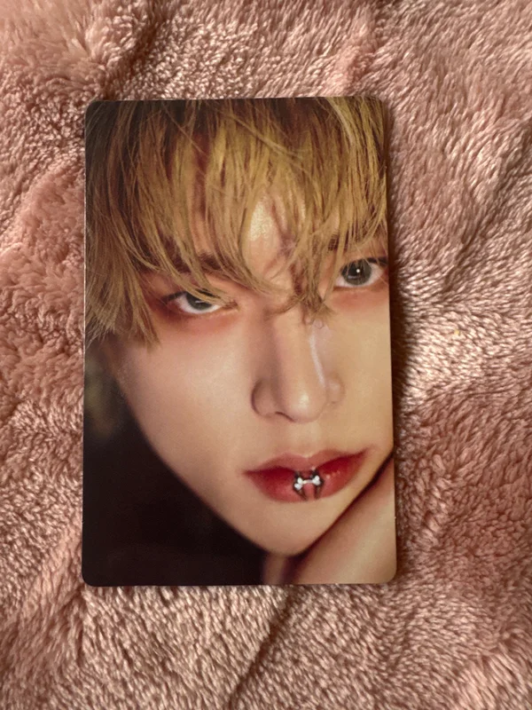 DARK BLOOD WEVERSE