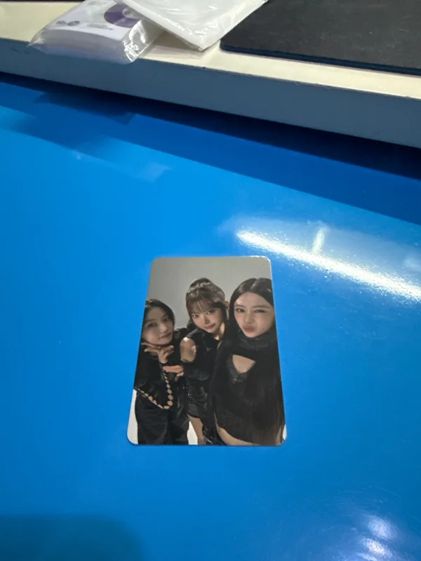 LE SSERAFIM VR CONCERT:INVITATION Lenticular Photocard Pack