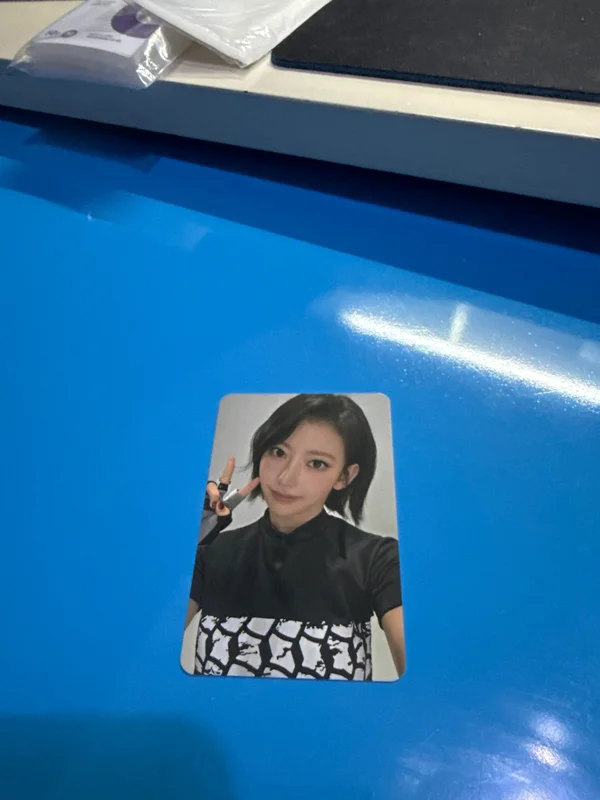 LE SSERAFIM VR CONCERT:INVITATION Lenticular Photocard Pack